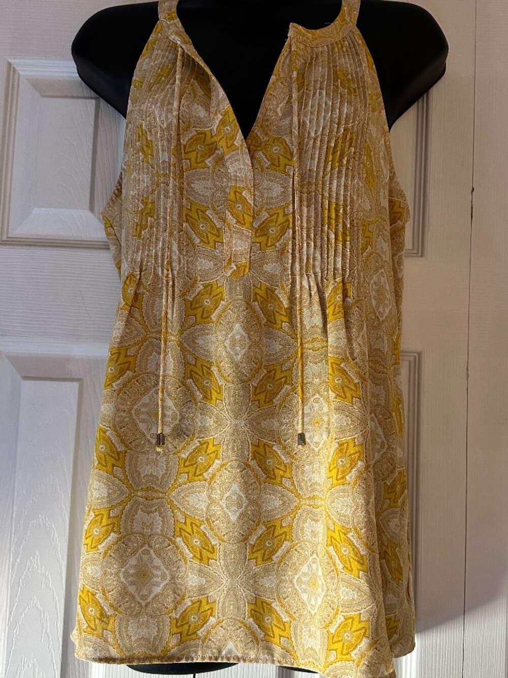 Rose + Olive Pleated Sleeveless Blouse Medium Yellow Boho Flowy Top